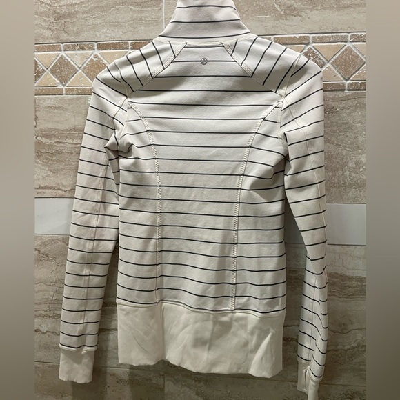 Lululemon Nice Asana Jacket - Picture 9 of 13